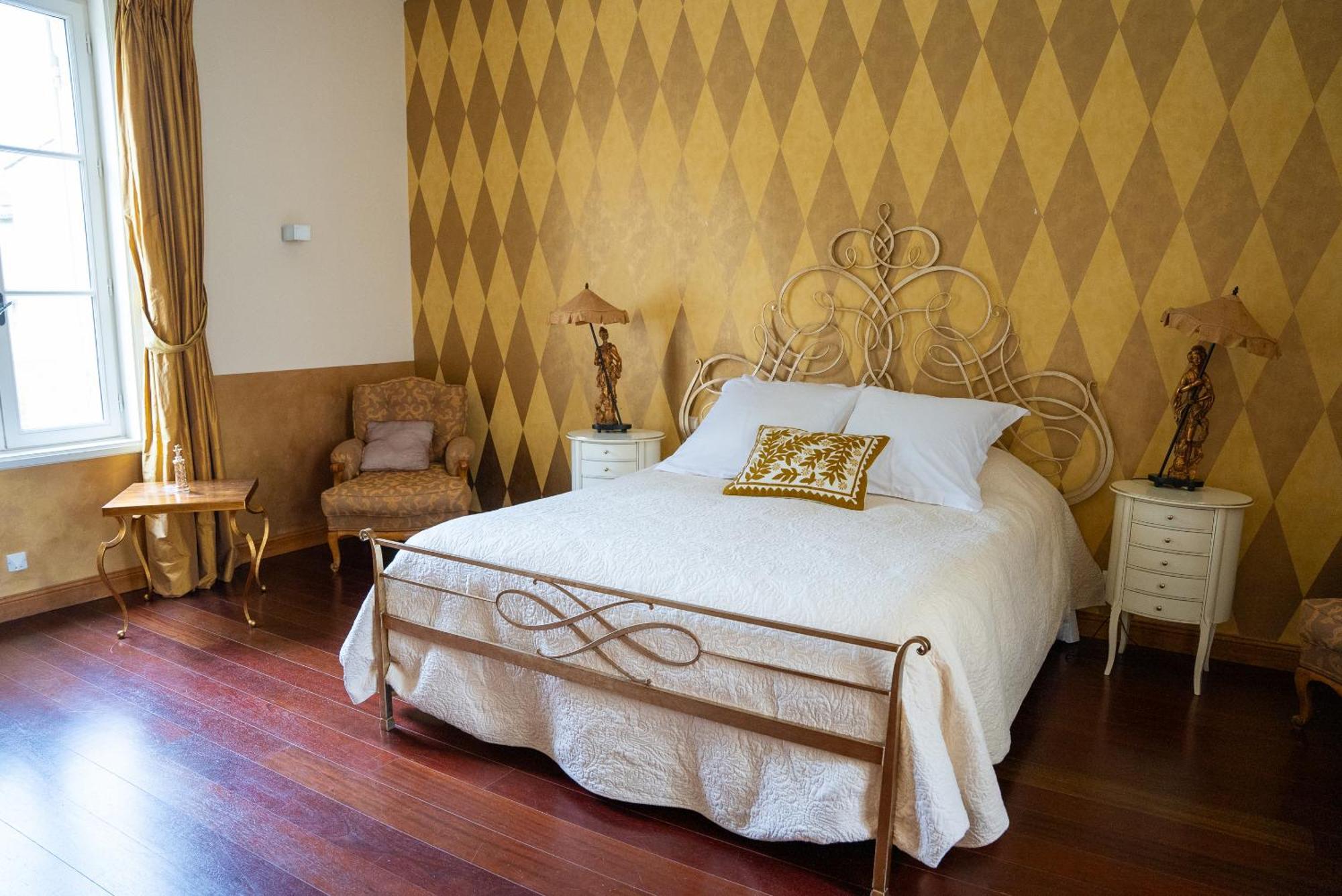 Chateau De Lussac Lussac  Room photo