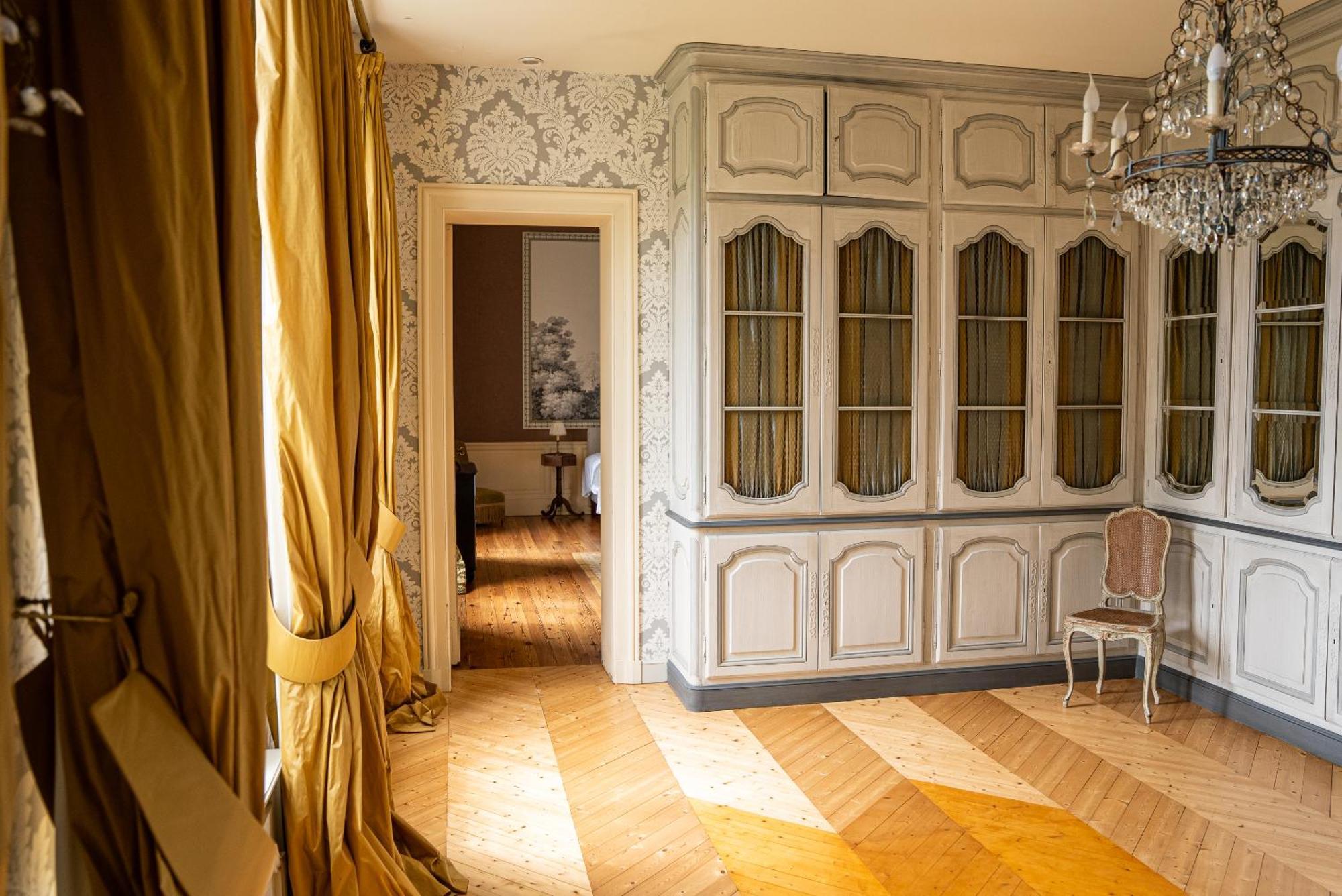 Chateau De Lussac Lussac  Room photo